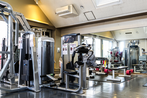 豊富なトレーニング器具